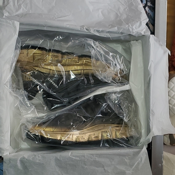 COPY - 2024 BRAND NEW VERSACE Trigreca Tessuti Black and Gold Sneakers SZ 42 - Picture 2 of 11